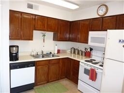 Kitchen - Parkway Lane Condominiums