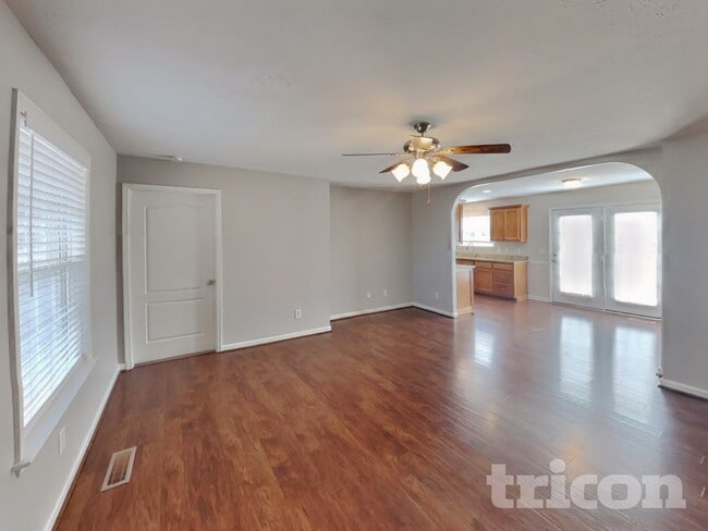 Photo - 1621 Robert Rd