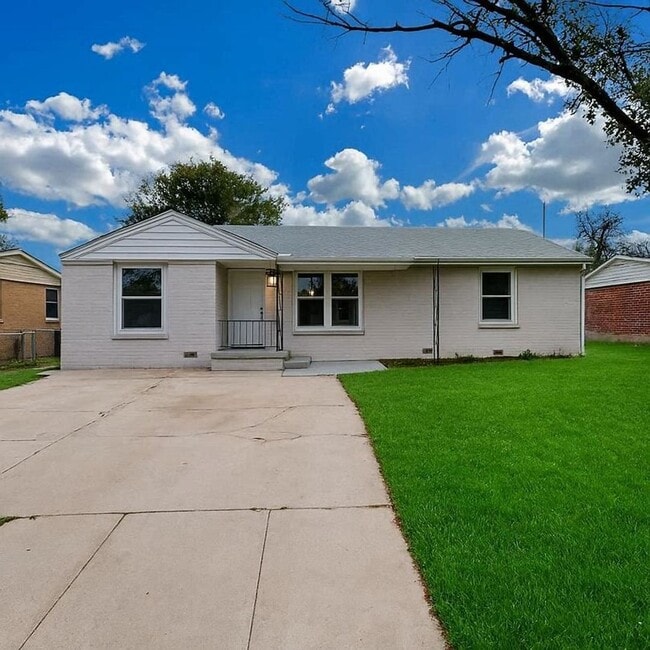 Building Photo - 1222 E Del Mar St