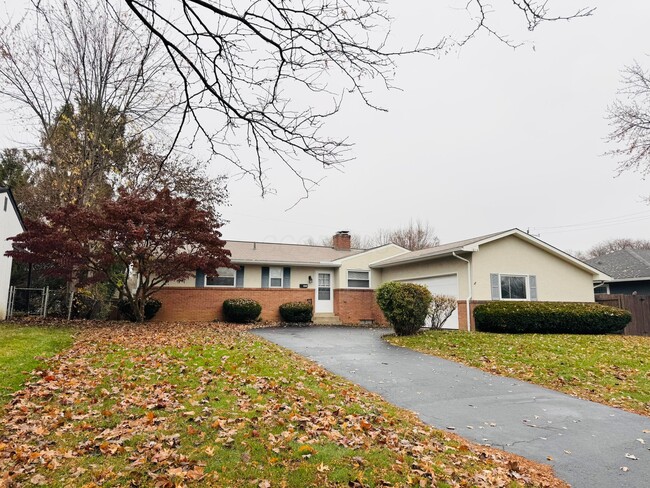 Building Photo - 1016 Lambeth Dr