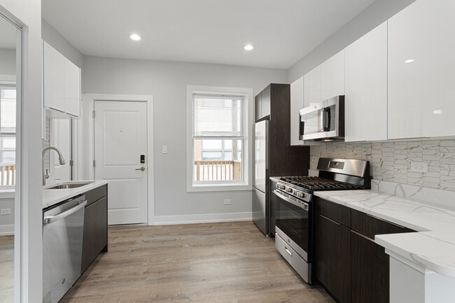 Photo - 7425 N Clark St Unit 3