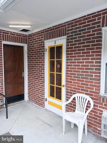 Building Photo - 268 Wilkes St Unit 9