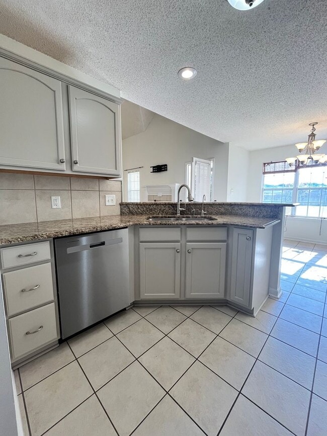 Photo - 715 Sark Dr