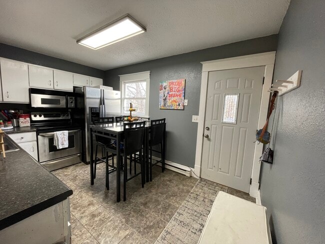 Kitchen - 609 3rd Ave S