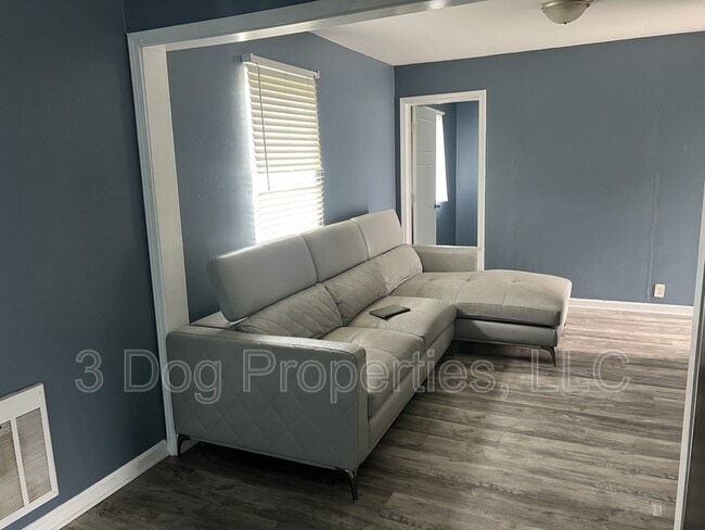 Photo - 2305 Glass St