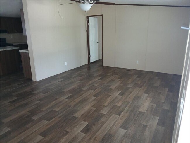 Photo - 7070 FM1115