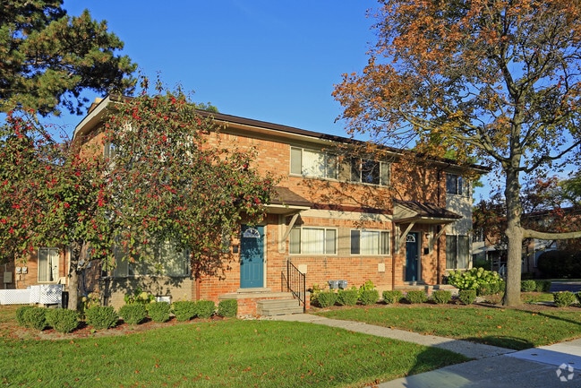 Arlington Townhomes & Apartments
