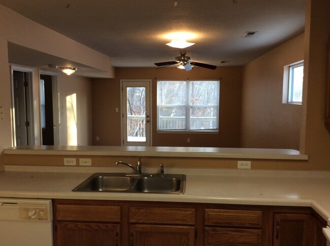 Photo - Godas Circle 5304-06 Unidad 5304