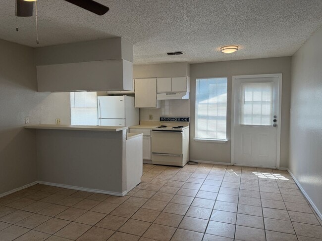 Photo - 811 W Olmos Dr
