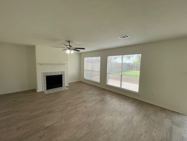 Photo - 6427 Founding Dr