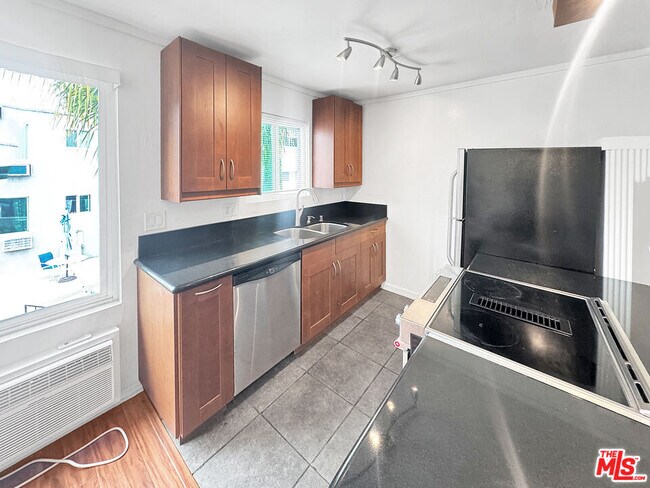 Photo - 972 Larrabee St Unidad 221