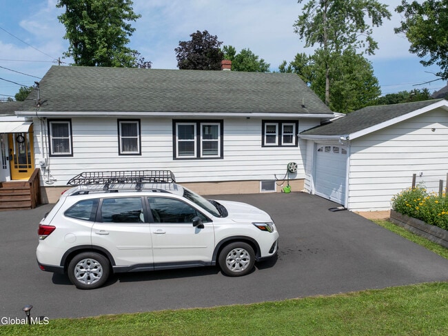 Photo - 33 Clinton St