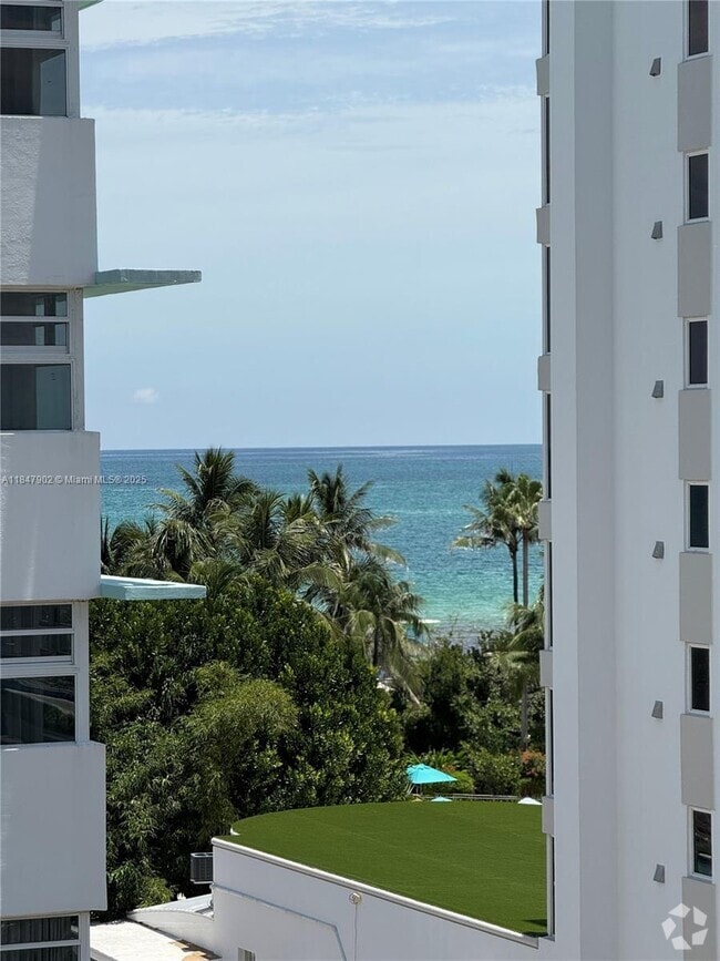 Building Photo - 3100 Collins Ave Unit 702 Rental