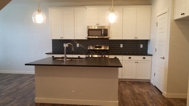 Photo - 1199 W Jackson Ave