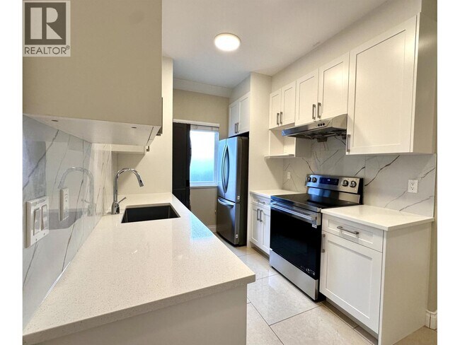 Photo - 4560 Granville Ave