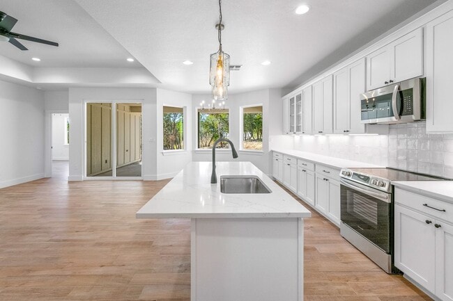 Photo - 130 Homer Dr W