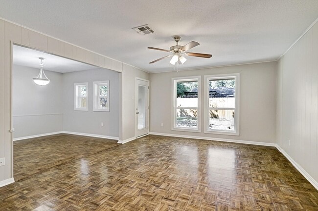 Photo - 2403 Tinechester Dr