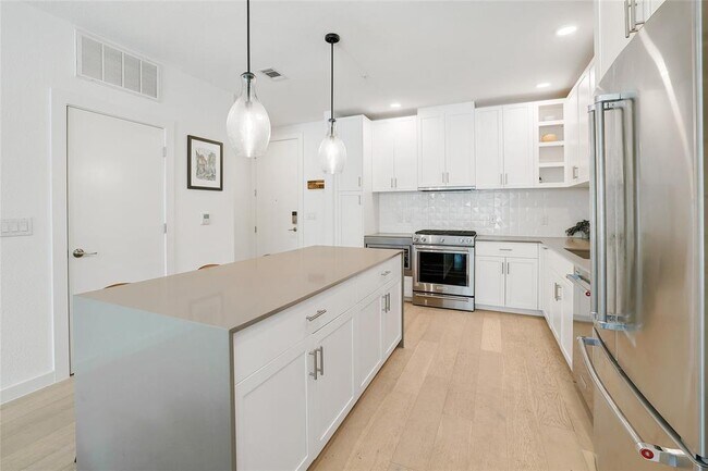 Photo - 1600 S 1st St Unit 220