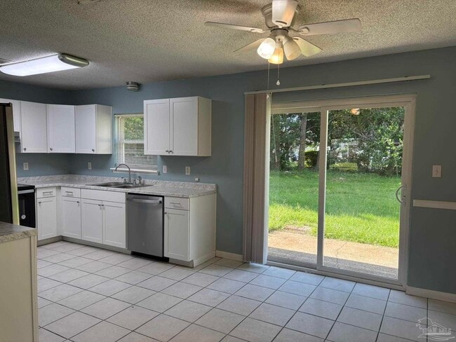 Photo - 3255 Maplewood Dr