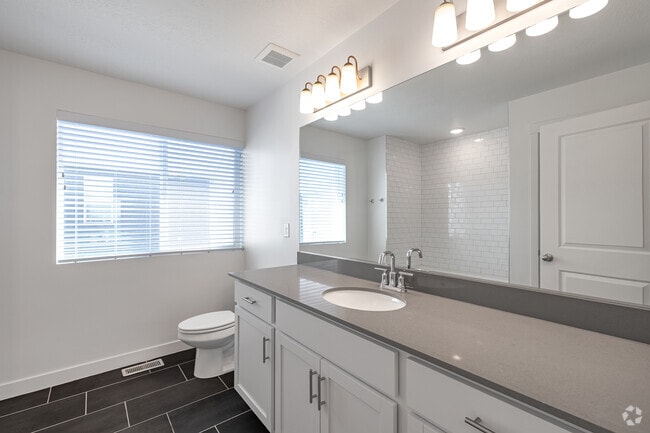 3HAB, 3BA - 1,580 ft² - Segundo baño - Sandridge Village Townhomes