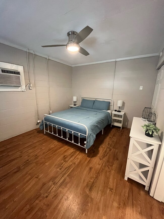 Photo - 402 S Holly St