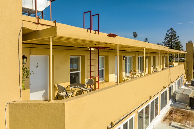 Exterior - 411 California Ave