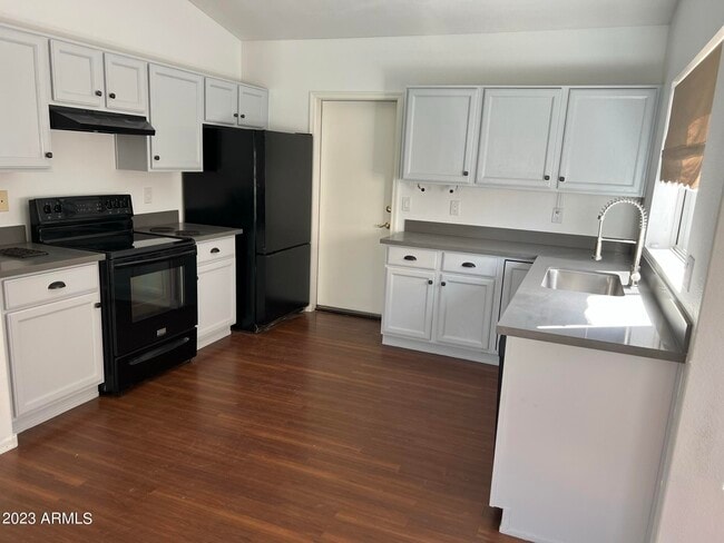 Photo - 8 W Marco Polo Rd