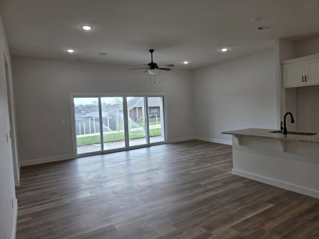 Photo - 838 E Crystal Ave
