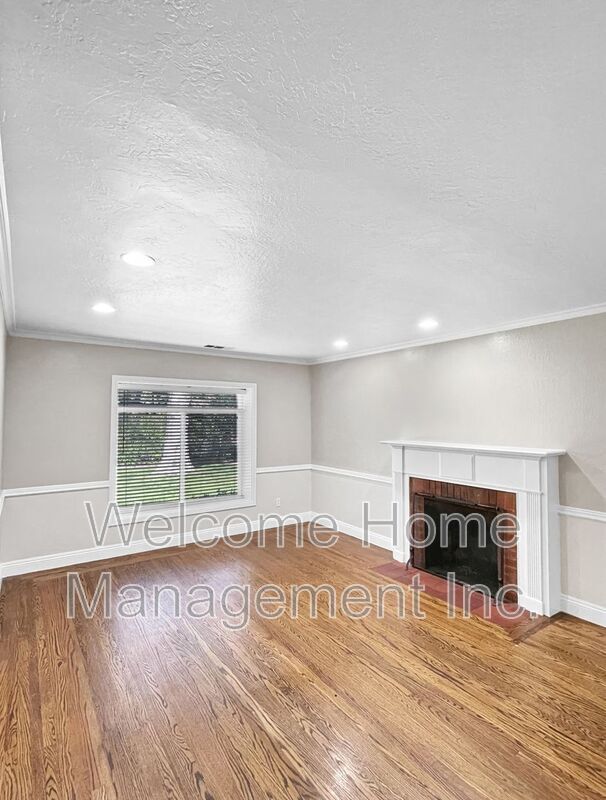 Photo - 2561 Olympic Blvd