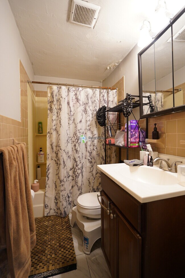 Photo - 81 Empire St Unidad 4 HT HW INCL