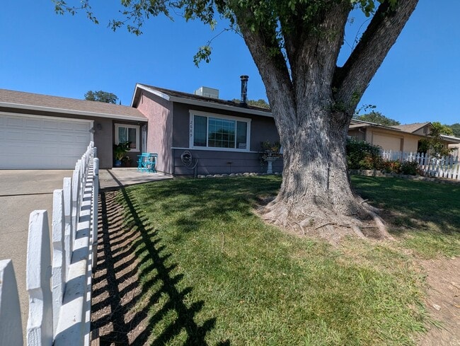 Photo - 2689 Forestview Dr