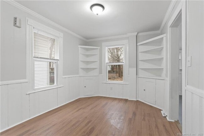 Photo - 393 Huntington St