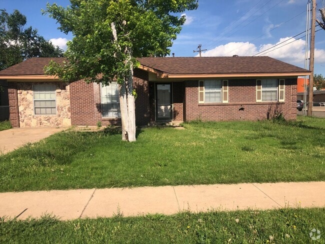 Building Photo - Located in Oakdale  3/1.5/2 Rental