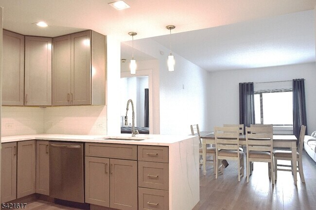 Photo - 1 Carriage City Plz Unit 920