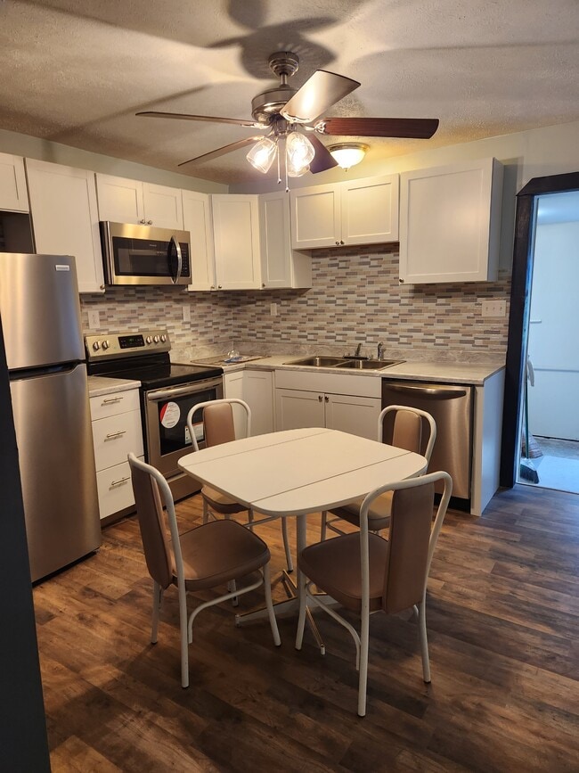 Photo - 117 W Piedmont St