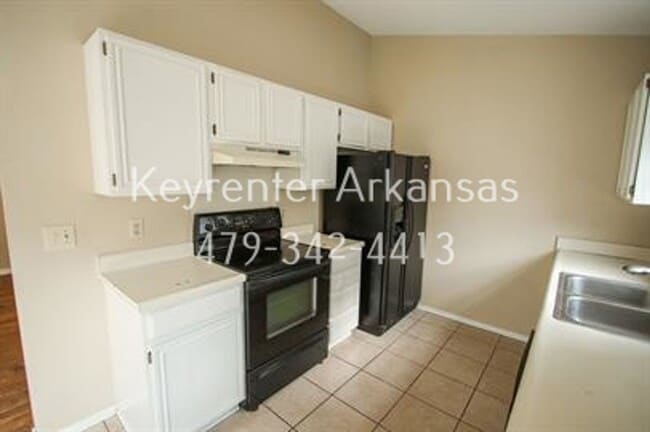 Photo - 736 W Poplar St
