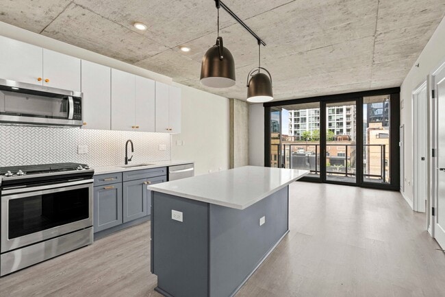 Photo - 167 W Huron St