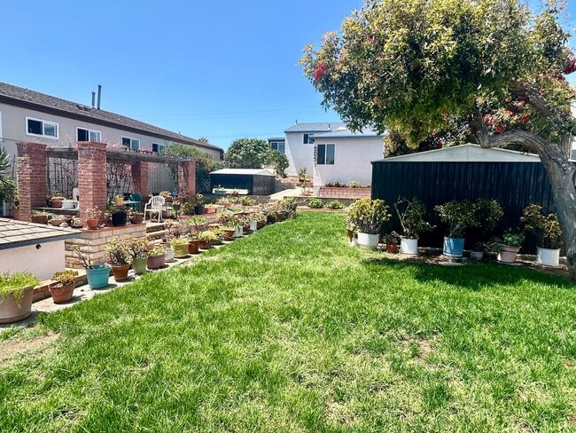 Photo - Charming 2 Bed / 2 Bath Coastal Retreat with Ocean Views in Ocean Beach