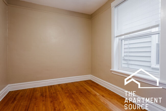 Photo - 2614 N Springfield Ave Unidad 1F