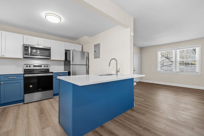 Building Photo - Spacious 1 Bedroom Duplex in Trinity Park, blocks from Duke! - Renovated & Pet Friendly