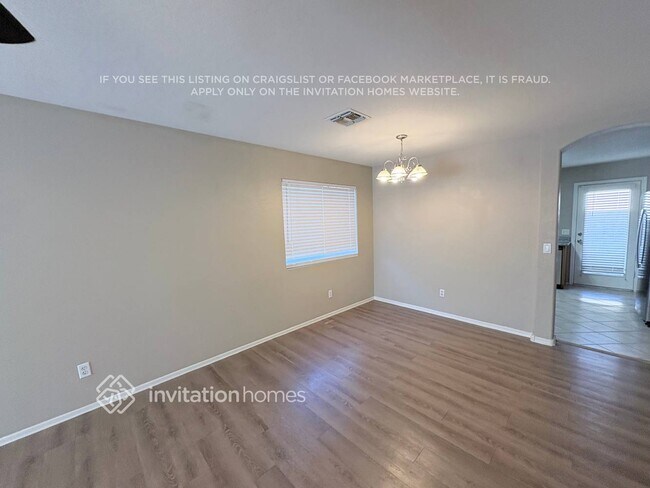 Photo - 834 E Impreria St