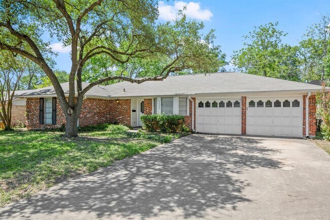 Photo - 1609 Springer Ln House
