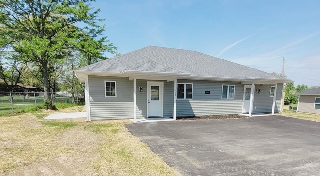 Building Photo - 4606 Alan Ln Unit 102