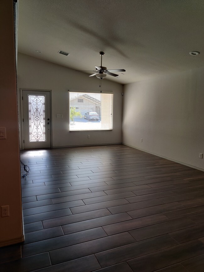 Photo - 4948 Marcella Santillana