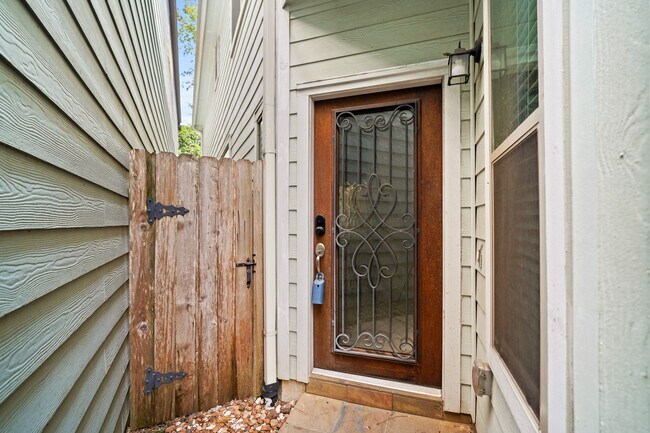 Photo - 1121 Beall Landing Ct