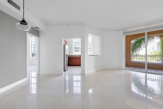 Photo - 3001 NE 185th St