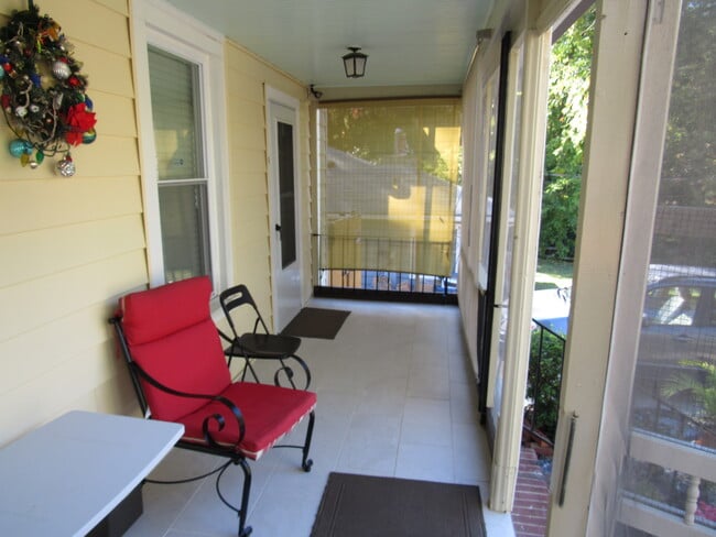 porch Side B - 705 W Markham Ave Unit B