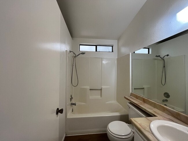 Photo - 309 Oak Meadow Ln
