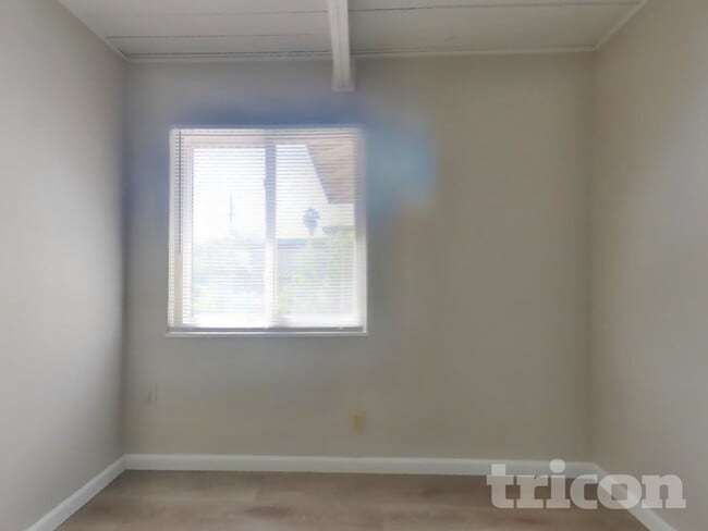 Photo - 1475 Knights Row