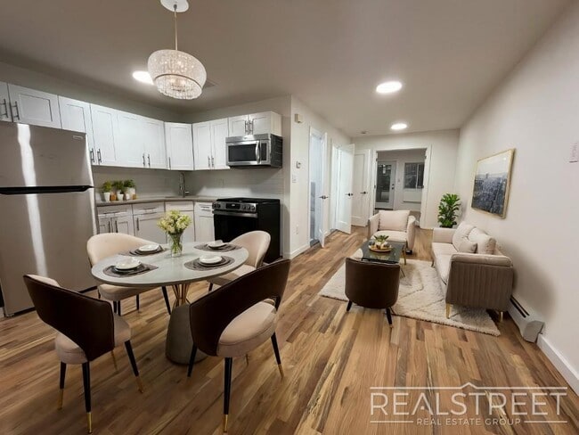 Massive 3BD/3BA Renovated Duplex with Home... - Massive 3BD/3BA Renovated Duplex with Home... Unit 1